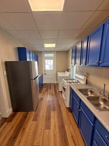 Building Photo - 49 Lynwood Ave