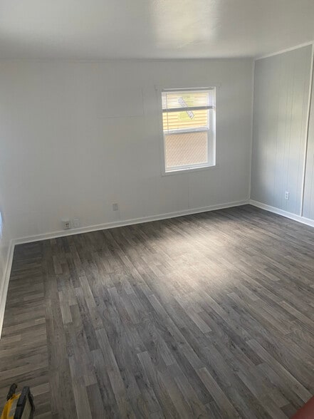 Building Photo - 5129 E 10th Ave