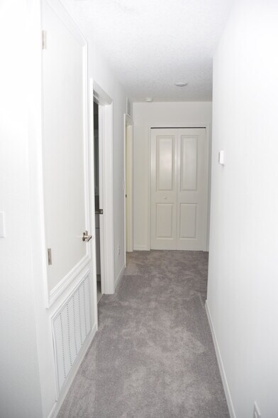 Upstairs walkway - 2505 Leonia Ln