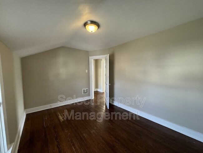 Building Photo - 1230 W Wildwood Ave