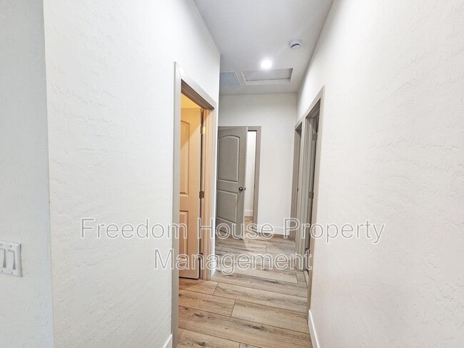 Building Photo - 1340 Arrowhead St