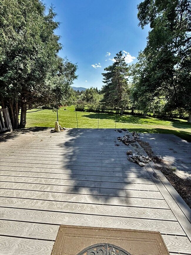 Building Photo - Private and Quiet Six Bedroom Home on 1 Acre, Southside Bozeman