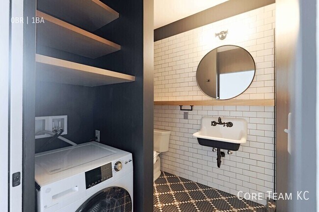 Primary Photo - 310 E 39th-S3