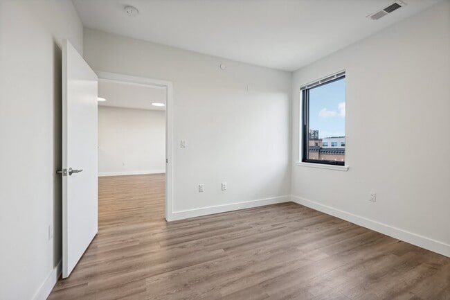 Building Photo - 49s Day St. - 419