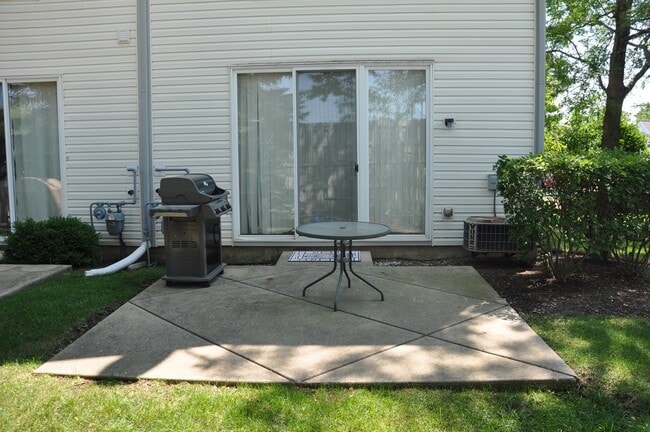 Building Photo - 713 Blossom Ct
