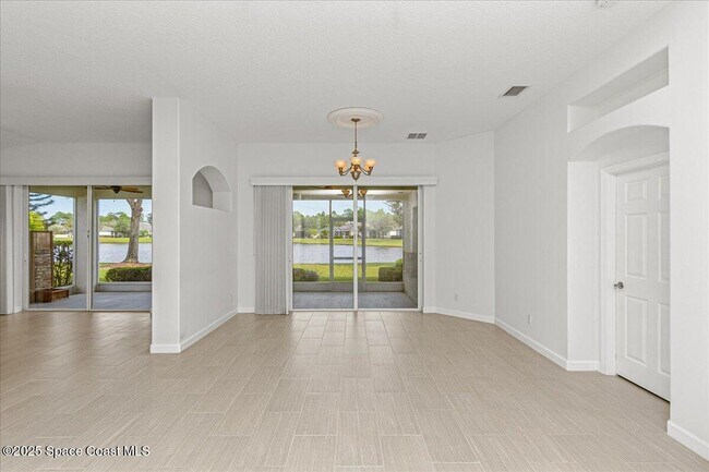 Building Photo - 558 Gardendale Cir SE