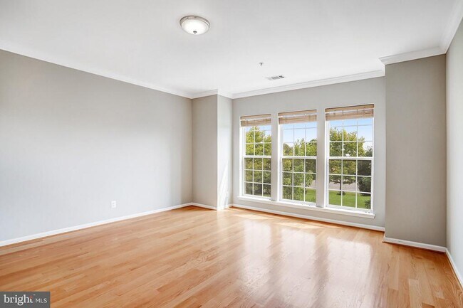 Building Photo - 20638 Sibbald Square