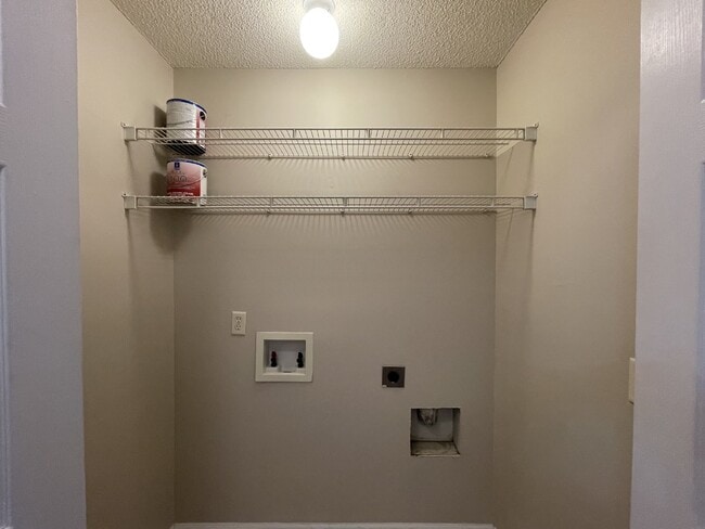 Building Photo - Apartment For Rent