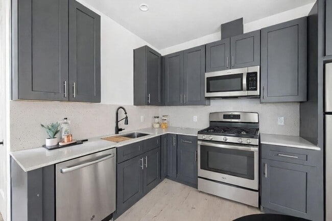 Building Photo - 1709 Maple Ave