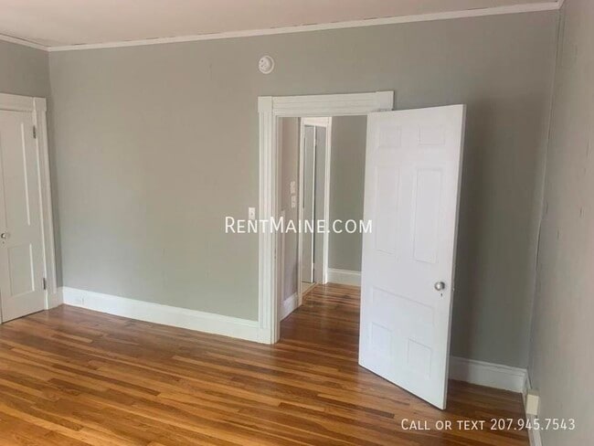 Building Photo - 13 Hudson St