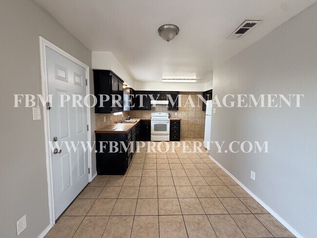Building Photo - 1401 Old Bardwell Rd