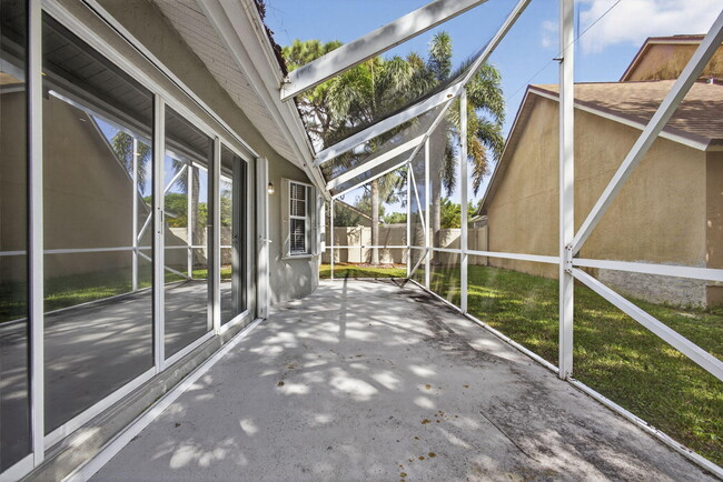 Building Photo - 12865 Meadowbend Dr