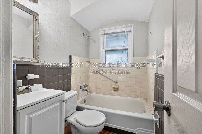 Building Photo - 575 Glorose Dr