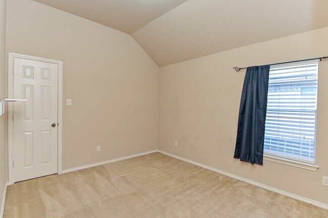 Building Photo - 2106 Castle Gardens Ln