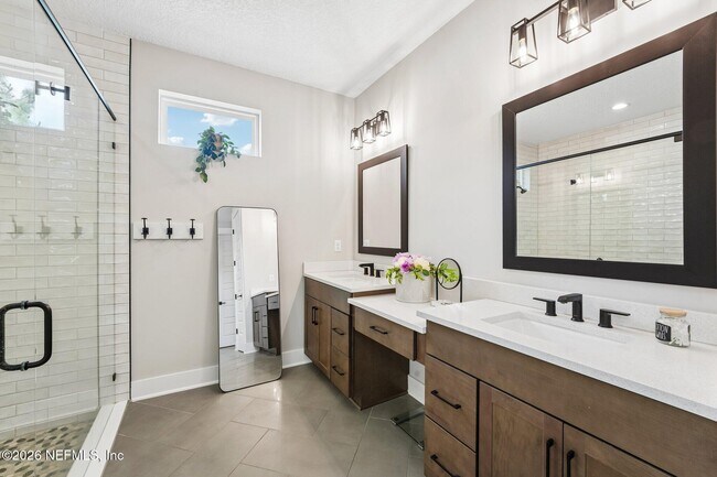 Building Photo - 10223 Silverbrook Trl