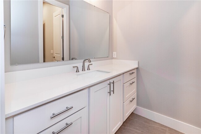 Building Photo - 146 E South St