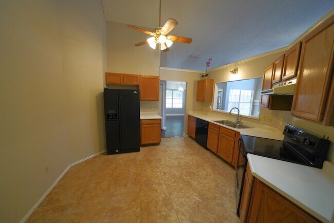 Building Photo - Great Home Near Randolph AFB - Realtor Com...