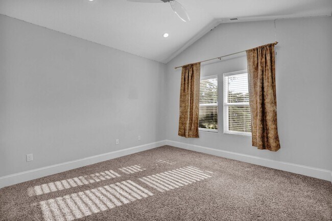 Building Photo - Luxury North Salt Lake Home with Mountain Views, Office & Fully Fenced Yard