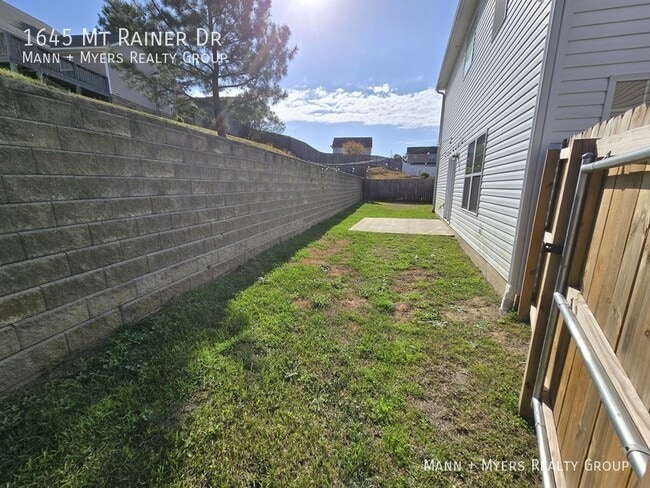 Building Photo - 1645 Mount Rainer Dr