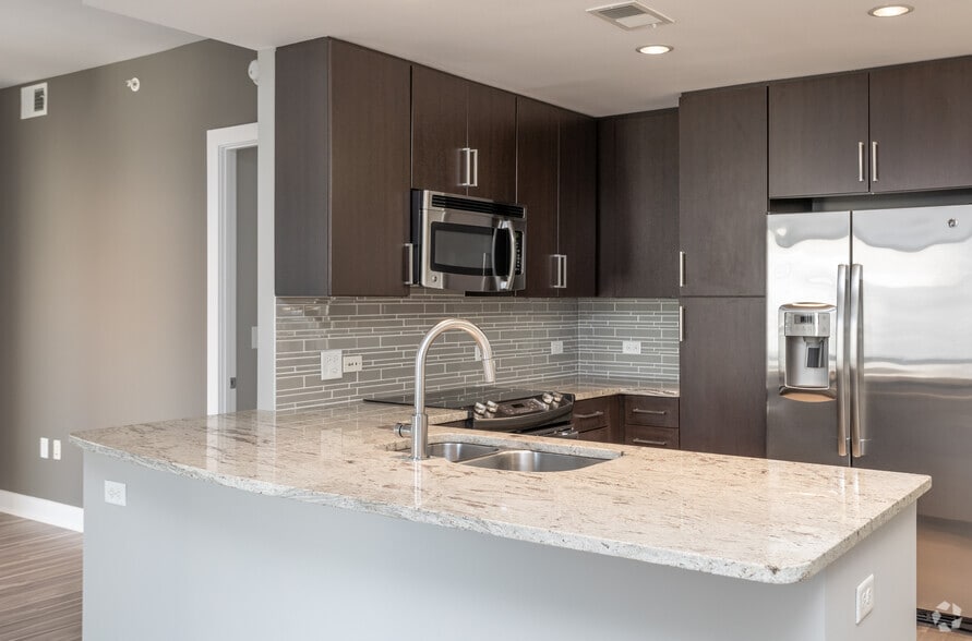 2BR, 2BA - 1132 SF - Gallery Bethesda I