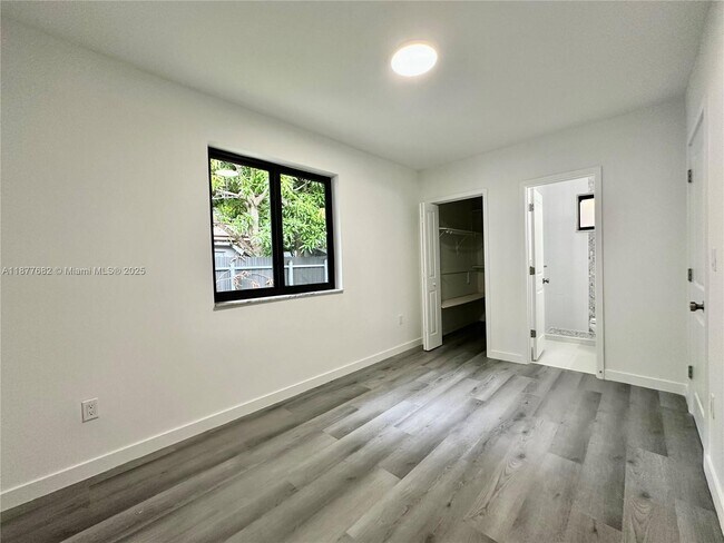 Building Photo - 7464 SW 21st St