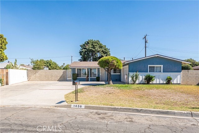 Building Photo - 1458 Sandia Ave