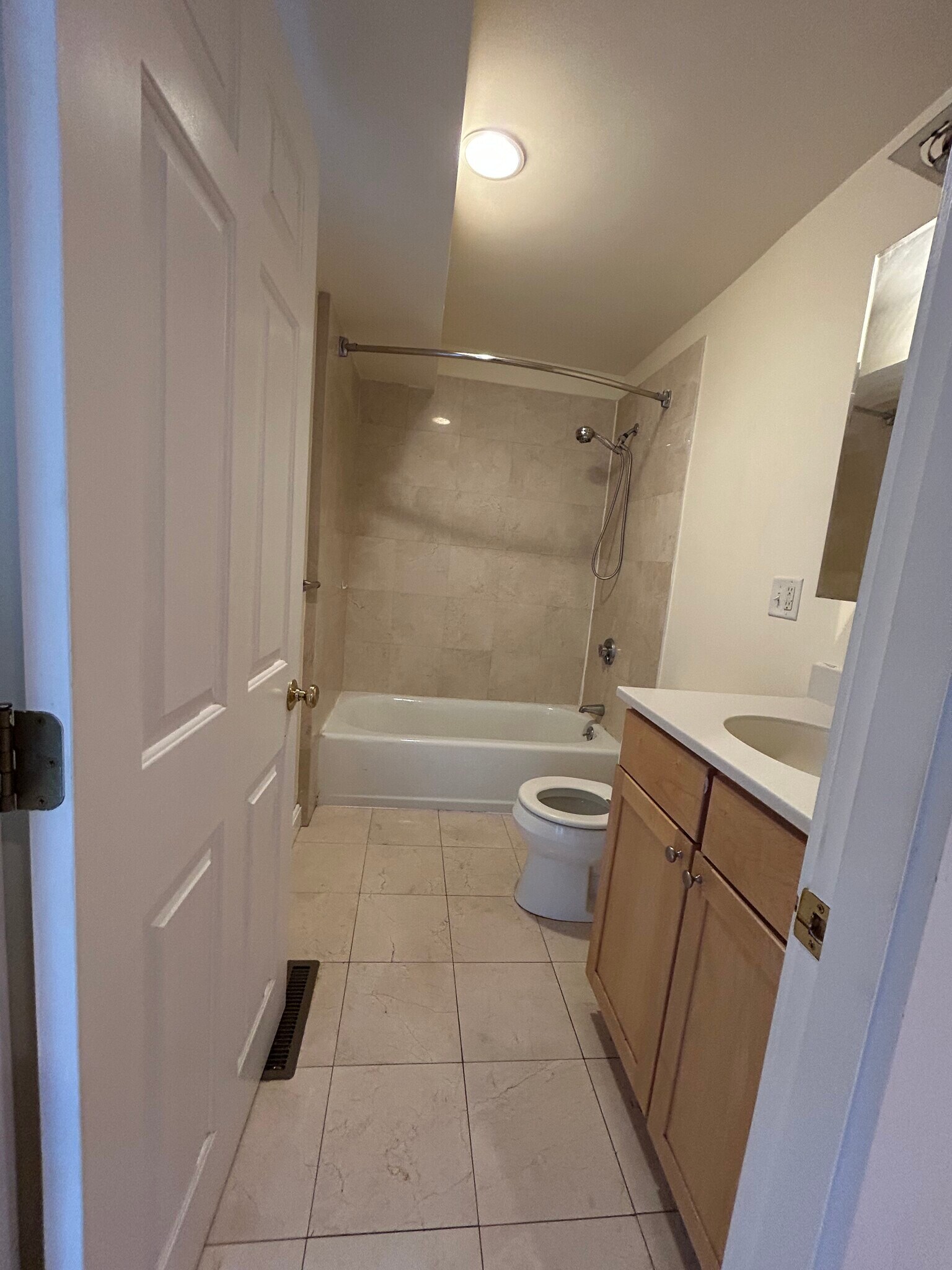 Building Photo - 22 Broadlawn Park