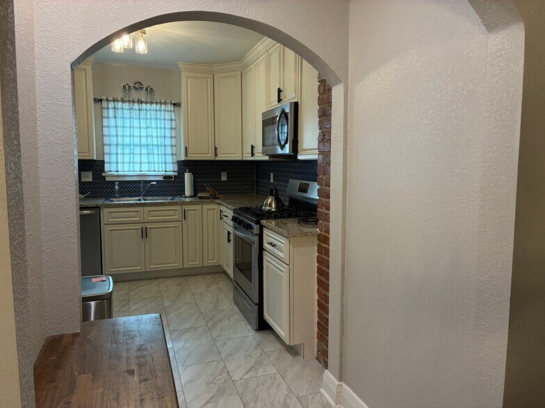 Building Photo - 1715 S College Ave