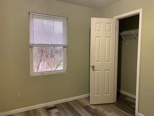 Building Photo - 403 Frank St