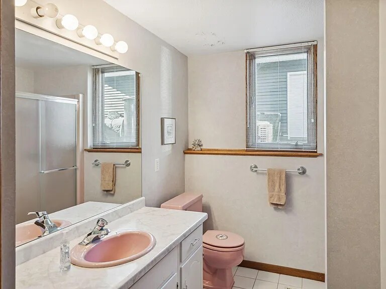 Building Photo - 1803 Chestnut Dr