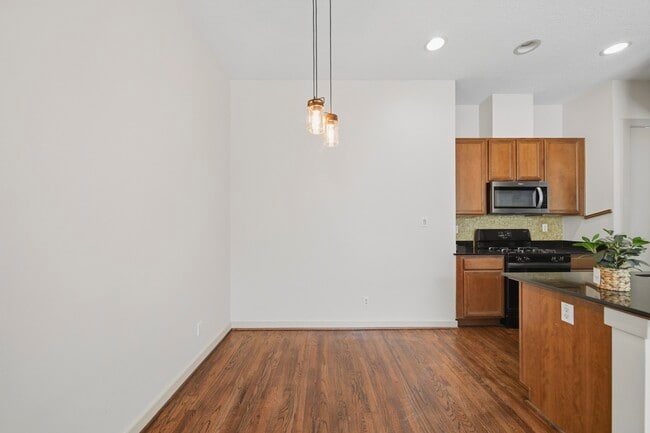Building Photo - 4036 Center St