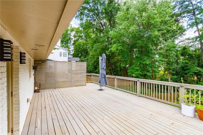 Building Photo - 3014 Skyland Dr NE