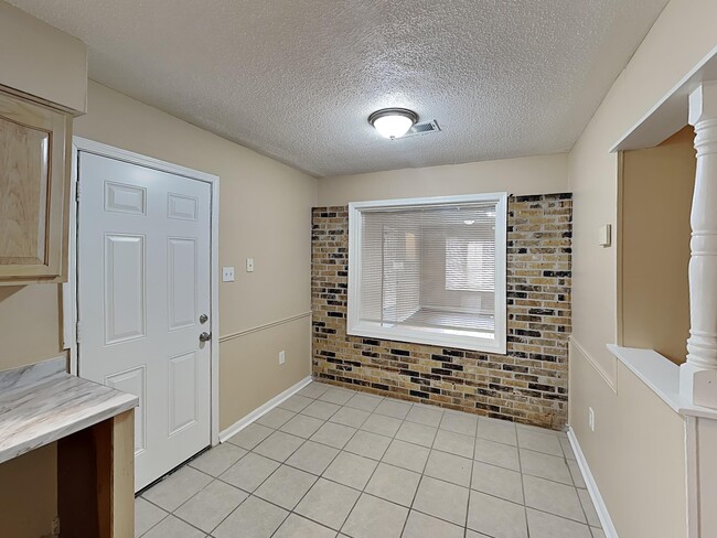 Building Photo - 5010 Penwood Cove