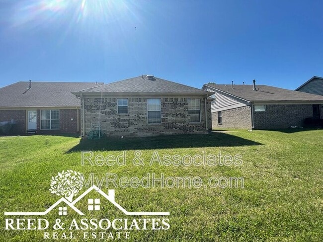 Building Photo - 4824 Pine Forrest Dr