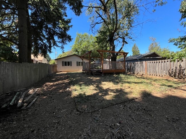 Building Photo - This Adorable 3 Bed / 2.5 Bath Ranch Style Homes Offers A Large Backyard and Beautiful Natural Li...