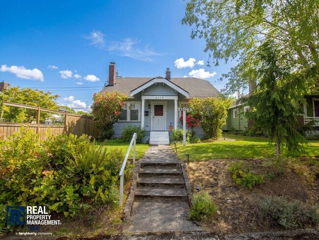Building Photo - Fully Furnished North Tacoma Home Near Ruston Way & Stadium District!