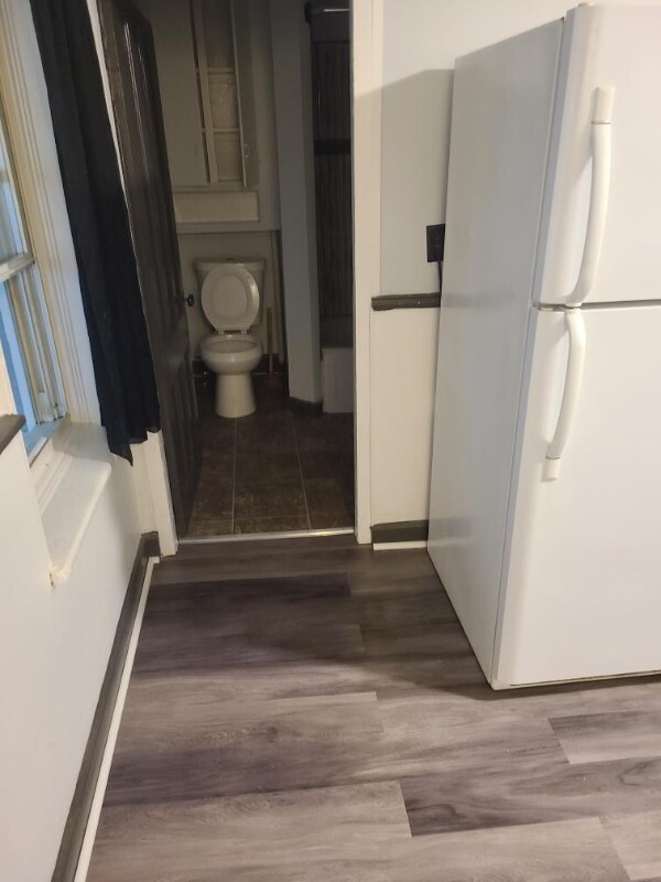 Building Photo - 1004 5th Ave