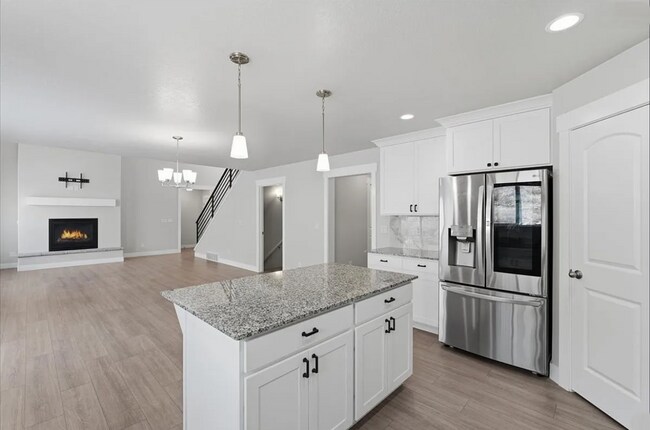 Building Photo - Available now!! 7 Bedroom/3.2 Bathroom home in Lehi
