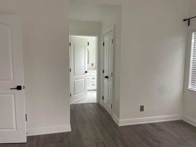 Building Photo - 6264 Lansdowne Cir