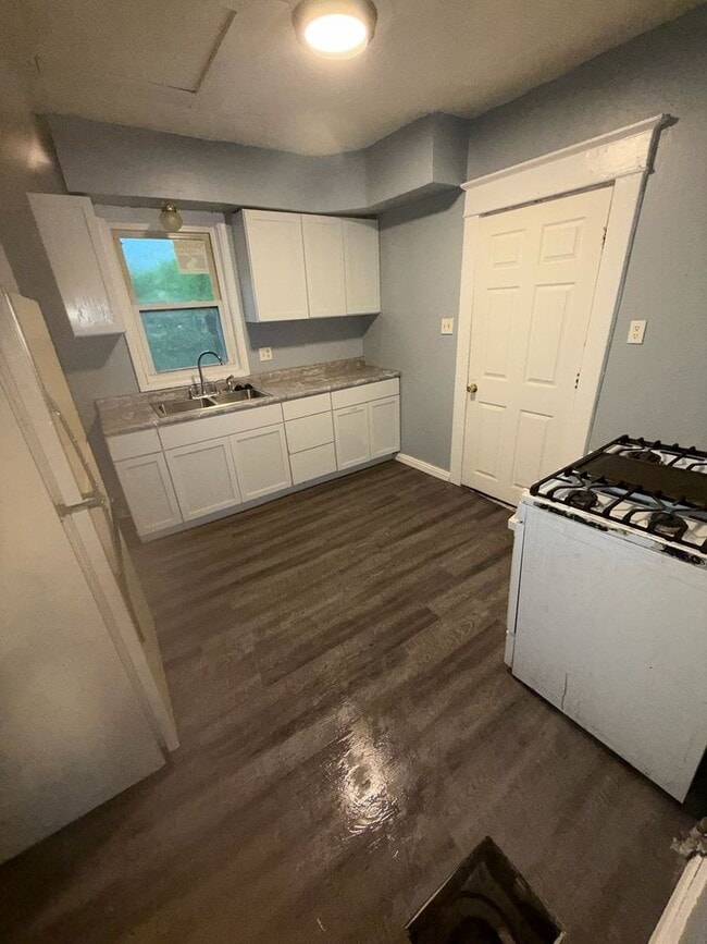 Building Photo - 736 Lawndale Ave