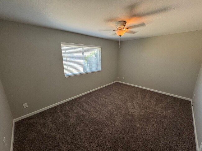 Building Photo - 2 Bedroom - 2 Bath - 1400 Sq. Ft. Home - 55+ Community in Sun City