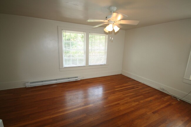 Building Photo - 1009 Golf St