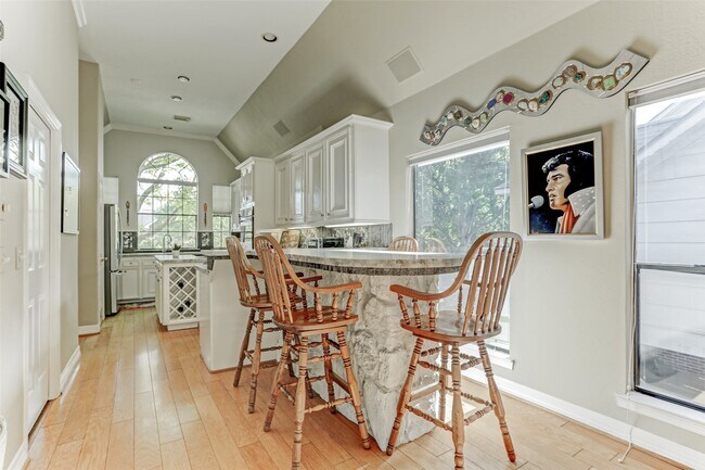 Building Photo - 1706 Country Squire Dr