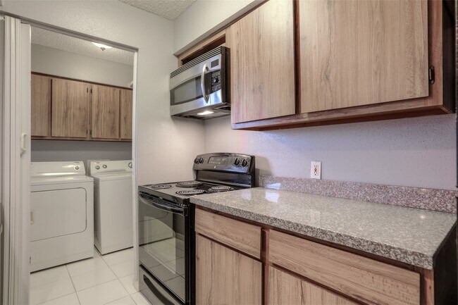 Building Photo - 3919 Fairmont Pkwy