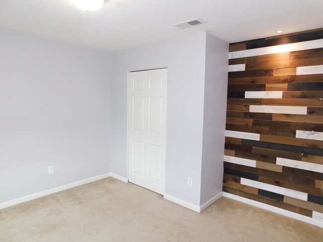 Building Photo - 104 Pebble Creek Dr