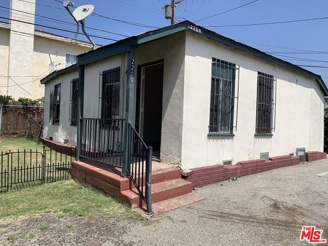 Building Photo - 2209 Ridgeley Dr