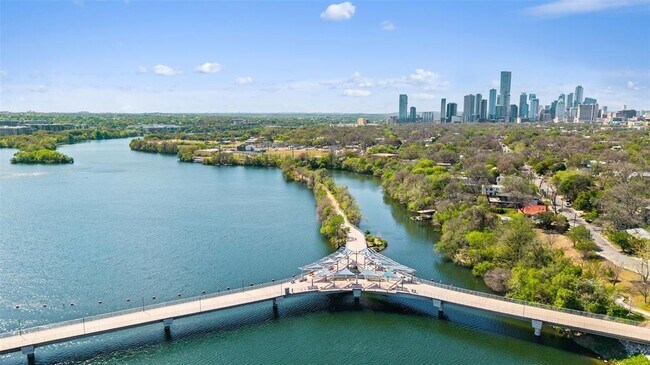 Building Photo - 2713 Halcyon Dr