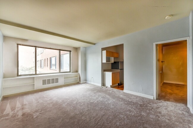 Primary Photo - Charming & Bright Studio at River Place No...