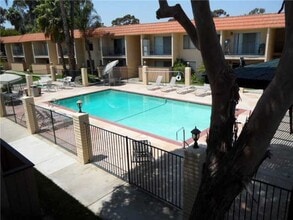 Building Photo - Near Parkway Plaza - 2 Bedrooms/2 Baths with Central Air Conditioning@ Sunterra