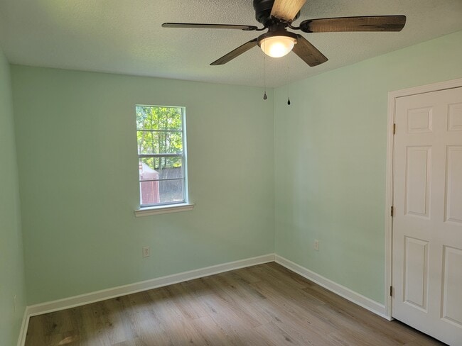 Building Photo - 34099 Longleaf Ln